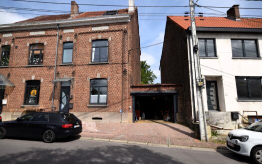 House for sale  5 bedrooms 244 m², 549000 €