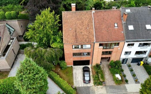House for sale  4 bedrooms 275 m², 630000 €