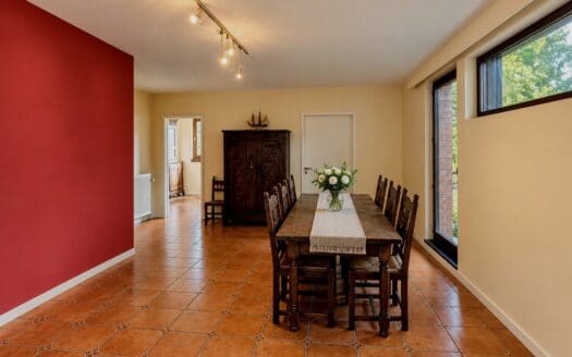 House for sale  4 bedrooms 275 m², 580000 €